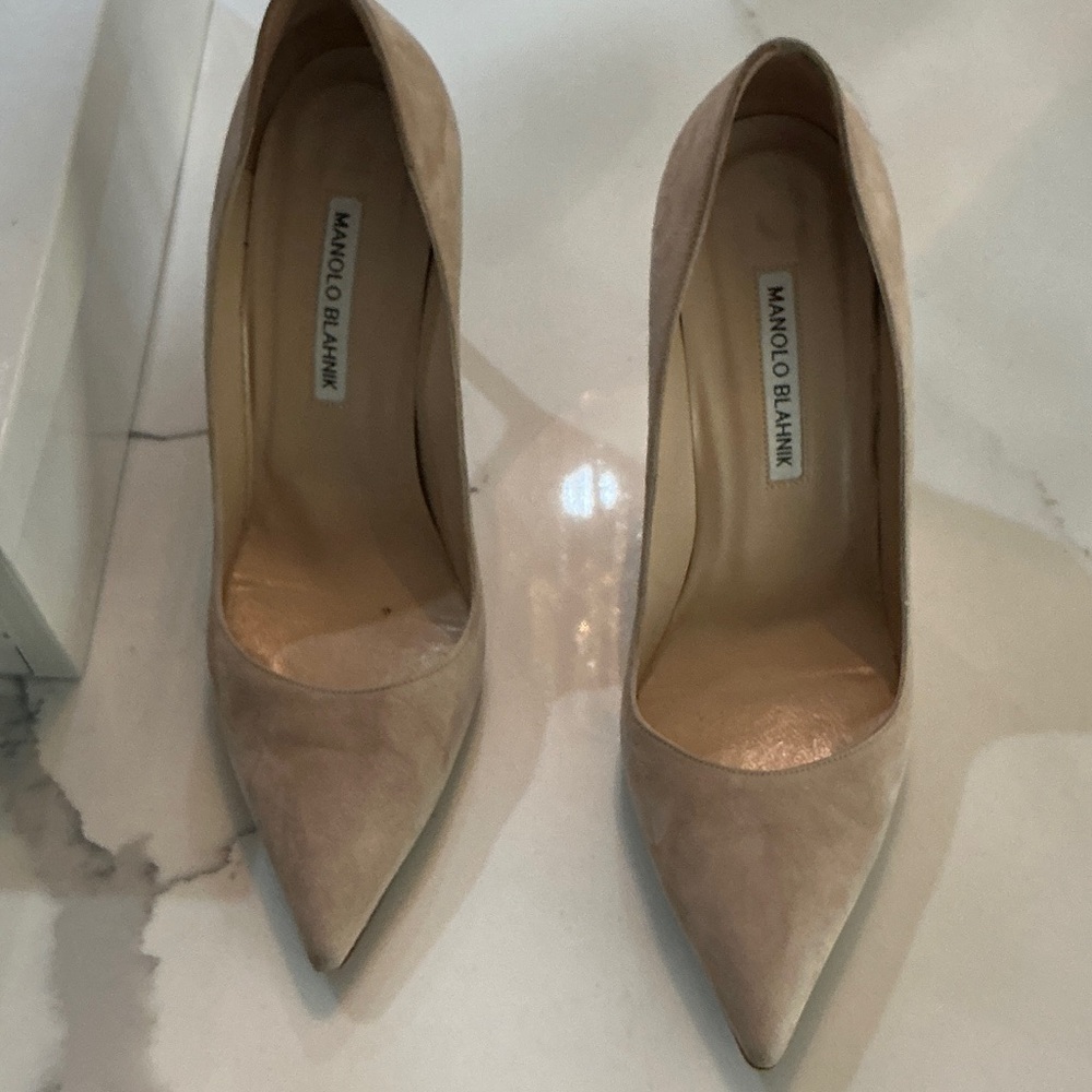 Manolo Blahnik Nude Pointed Toe Heels